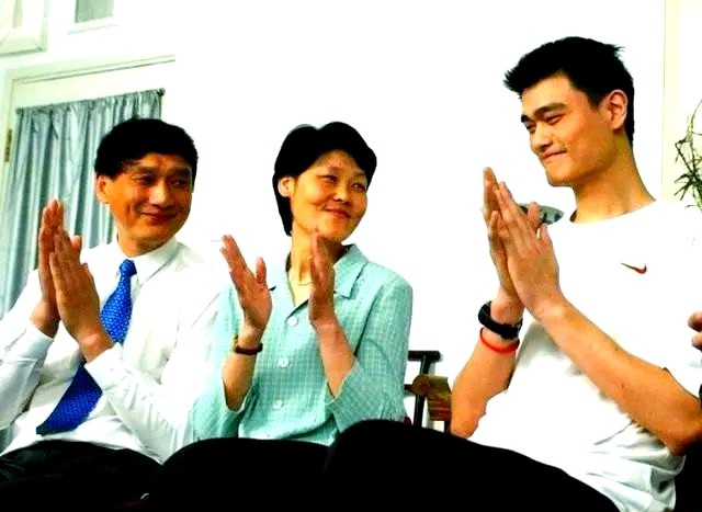 必发APP-美媒体人：因杨瀚森来自中国就得和姚明相提并论？这话完全没逻辑