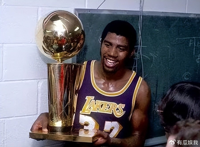 必发入口-NBA史上最具含金量的10个FMVP:乔丹两次上榜,11年诺天王第三!|奥尼尔|总决赛|德克·诺维茨基|系列赛|魔术师_新浪体育_新浪新闻
